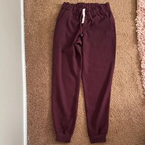 Lululemon Women Maroon Jogger Pants
